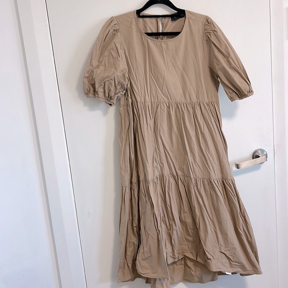 MINKPINK Dresses & Skirts - Minkpink brown puff sleeve tiered midi dress
